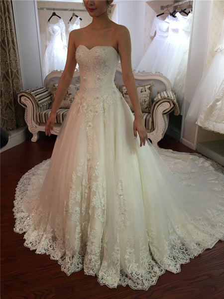 A-Line Wedding Dress with Fitted Bodice | Flosluna A-Line Wedding Dress with Fitted Bodice | Flosluna