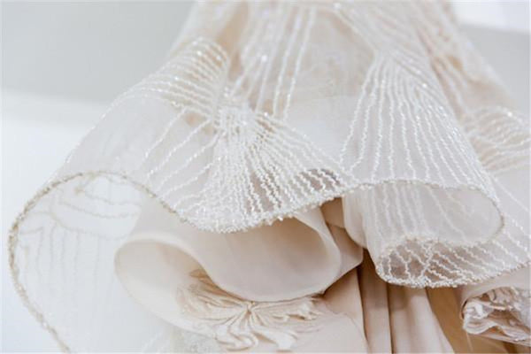 Hot Selling Custom 2018 Trumpet Sexy Lace Wedding Dress Deep V Neck Mermaid Lace Wedding Dress - FlosLuna